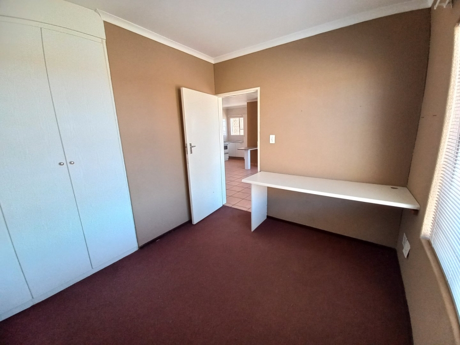 To Let 2 Bedroom Property for Rent in Kannoniers Park North West